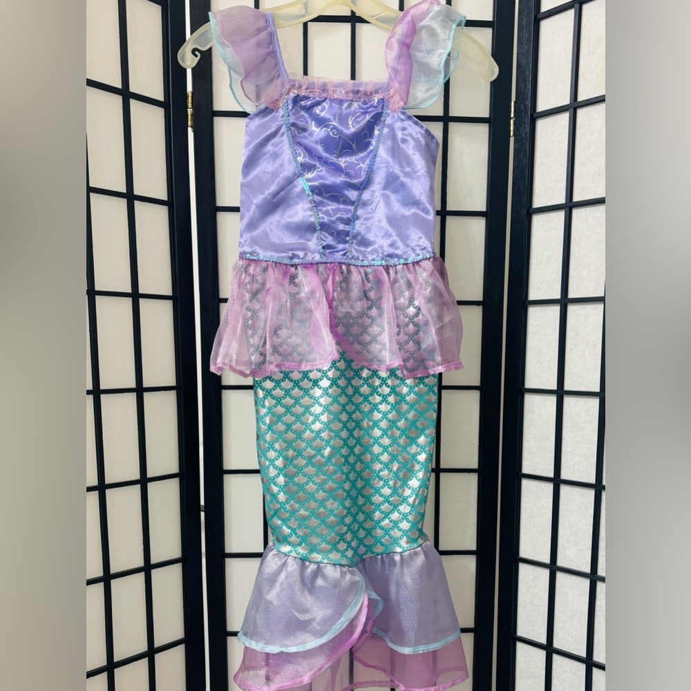 Mermaid Princess Fairy Tale Girls Costume/Play-Wear. 
Size: 8